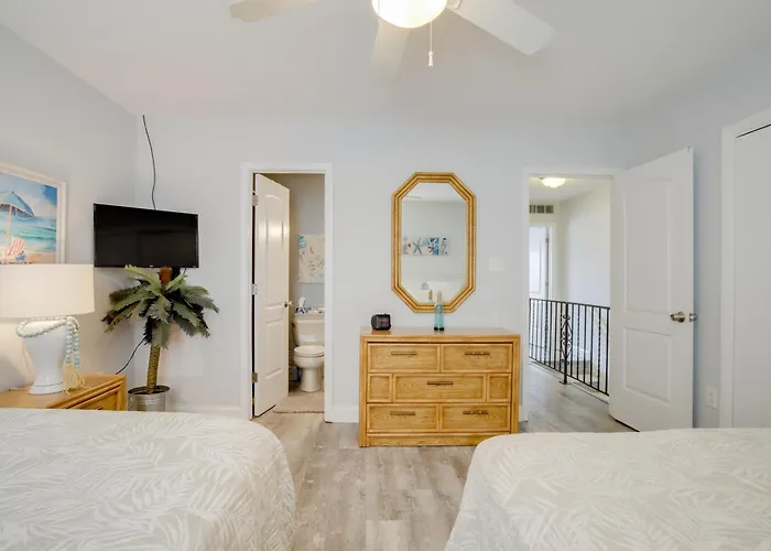 Harbor-view Balcony, Walk To Beach: Ocean Gem