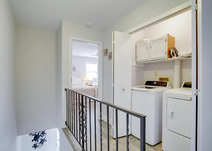 Ferienhaus Harbor-view Balcony, Walk To Beach: Ocean Gem