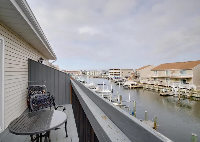 Harbor-view Balcony, Walk To Beach: Ocean Gem *