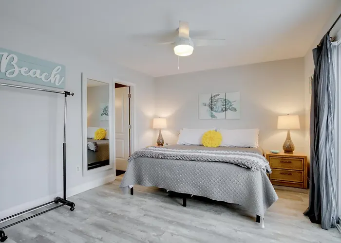 Harbor-view Balcony, Walk To Beach: Ocean Gem