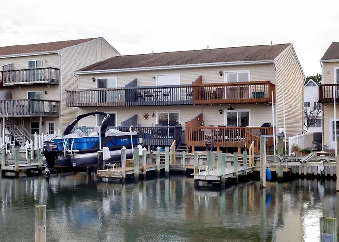 Harbor-view Balcony, Walk To Beach: Ocean Gem *