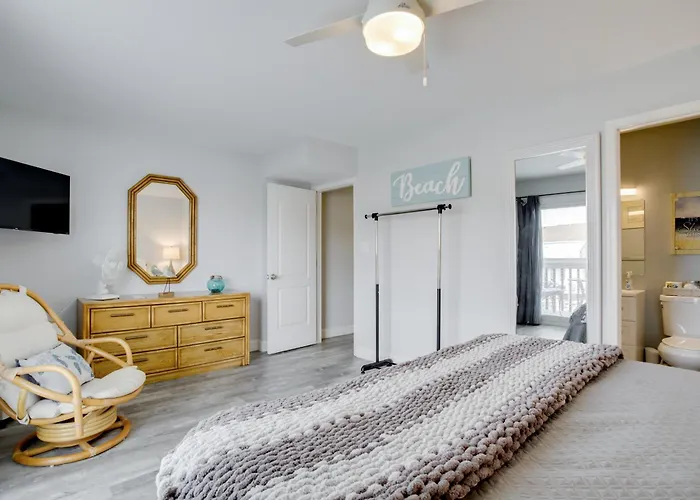 Ferienhaus Harbor-view Balcony, Walk To Beach: Ocean Gem