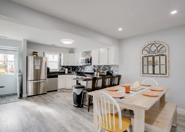 Harbor-view Balcony, Walk To Beach: Ocean Gem *