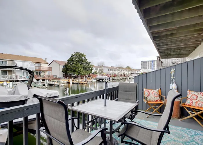 Harbor-view Balcony, Walk To Beach: Ocean Gem