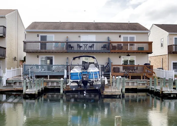Ferienhaus Harbor-view Balcony, Walk To Beach: Ocean Gem